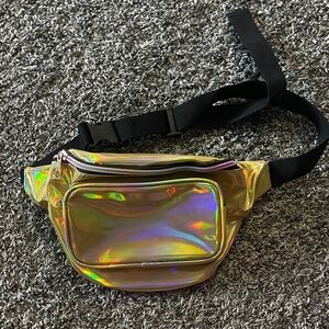 NWOT GEESTOCK Gold Holographic Fanny Pack with Black Strap
